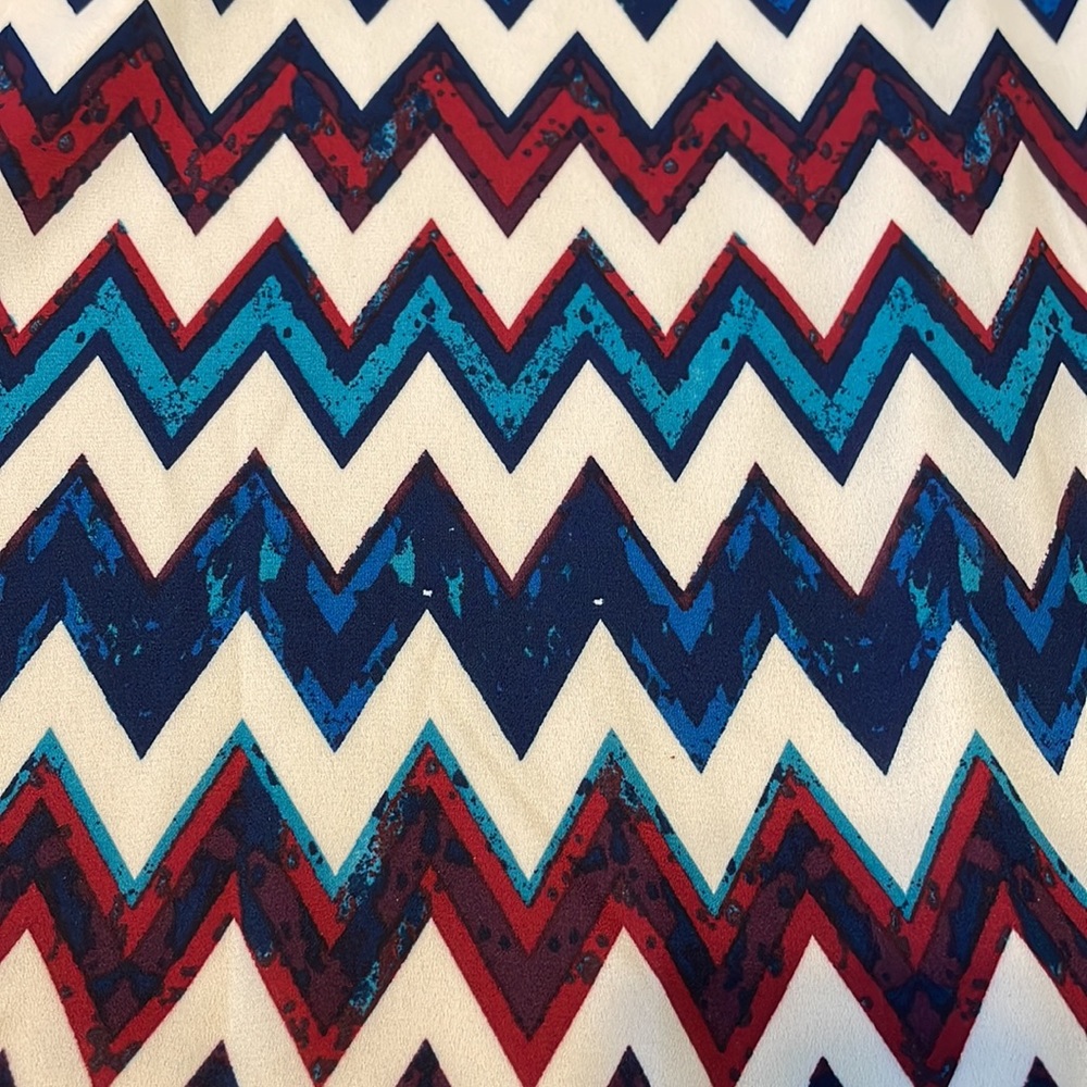 Speechless Shift Dress Burgundy Navy Chevron Print - Picture 4 of 14